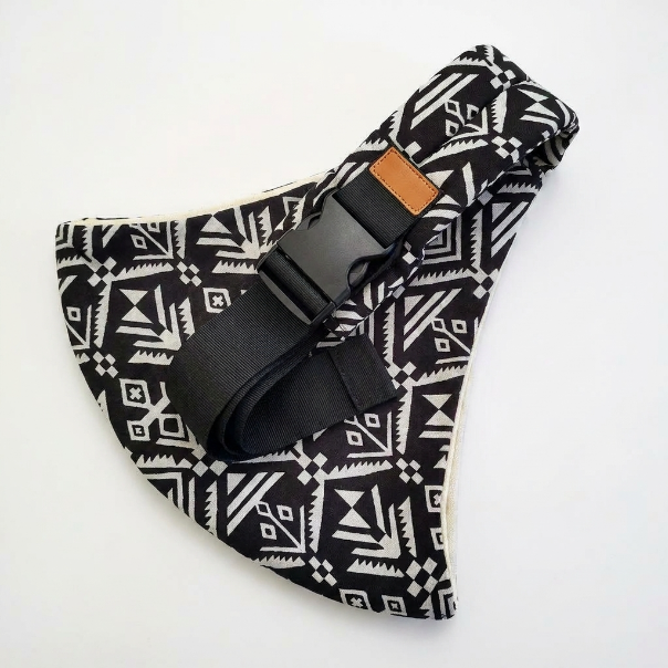 Porte-Bébé d'Épaule Physiologique – Motif Noir et Blanc